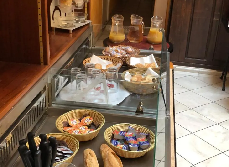 Hotel Les Arceaux-1