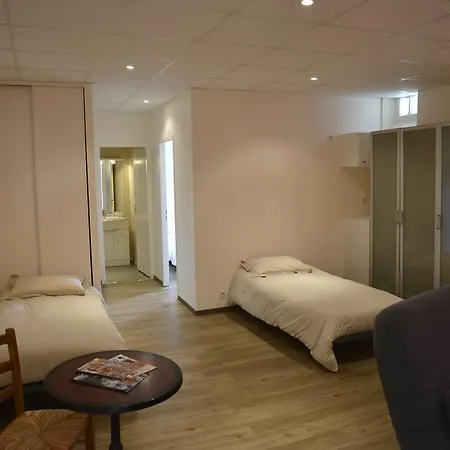 Hotel Les Arceaux-3